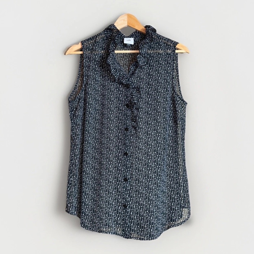 CAbi Sing Along Sleeveless Blouse Womens Size Small Ruffle Black Button Up #5913